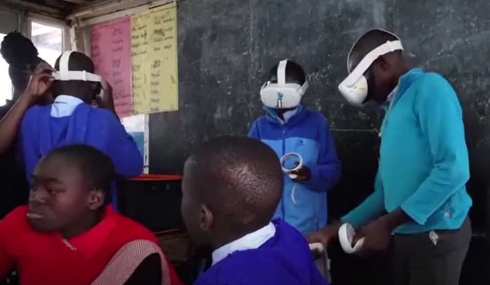 Kenya : à l’école, la réalité virtuelle contre la pollution plastique